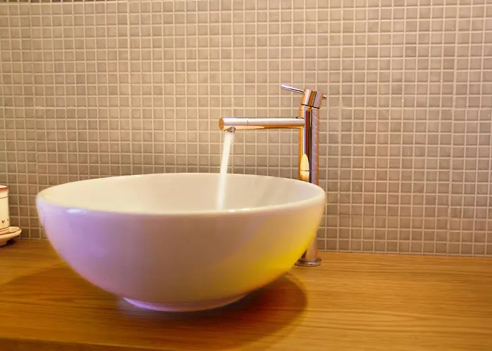 Bombyx Nocleg ze śniadaniem 3*