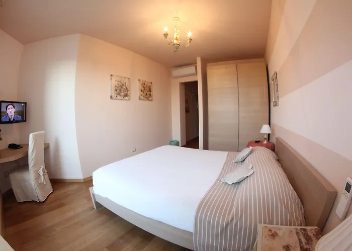 Bombyx Nocleg ze śniadaniem 3*