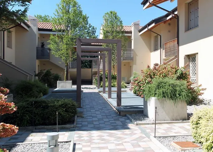 Bombyx Nocleg ze śniadaniem 3*